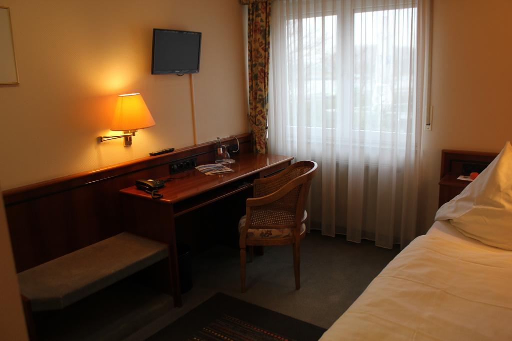 Hotel & Restaurant Zum Vater Rhein Monheim am Rhein Habitación foto